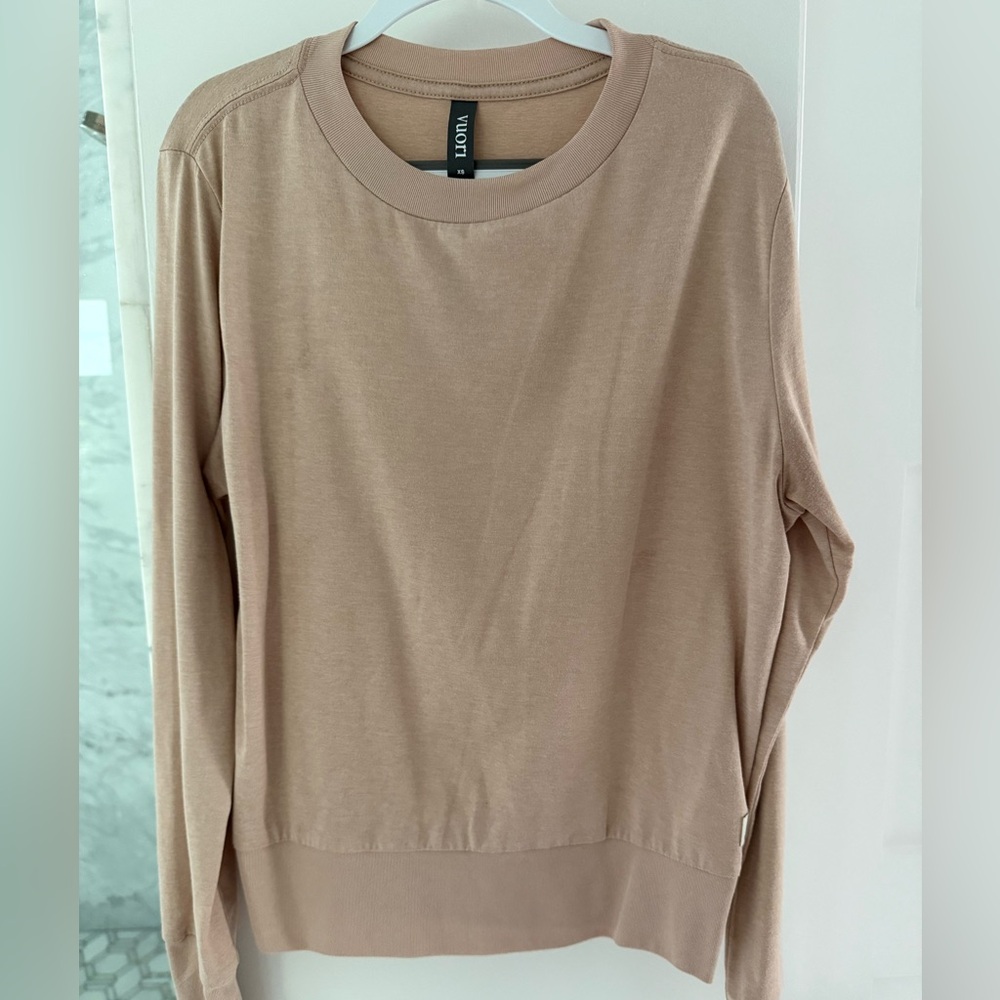 Vuori Women's Tan Long Sleeve Top